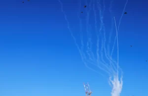 Irã lança mísseis contra base militar dos Estados Unidos no Catar