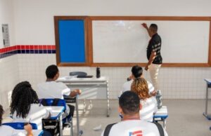 Governo da Bahia abre mais de mil vagas para professores; veja como se inscrever