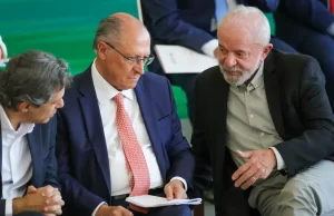 Governo vai trabalhar para reverter taxação dos EUA, diz Alckmin