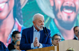 Lula chama Bolsonaro de ‘frouxo’ e diz a produtores rurais que ‘nunca vai pedir PIX e anistia’