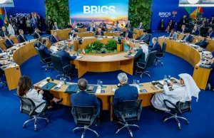 Brics pede renegociação de dívidas de países pobres dentro do G20