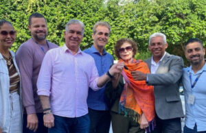 Deputado Robinson Almeida entrega veículo zero km ao Hospital Lopes Rodrigues em Feira de Santana