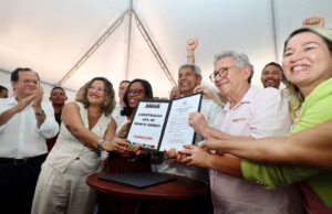 Estado inaugura SAC e pavimentação em Abrantes, entrega esgotamento sanitário em Arembepe e anuncia novas UPAs para o litoral de Camaçari