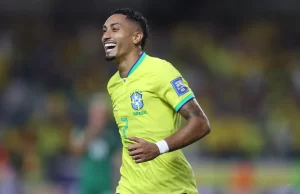 Brasileiro Raphinha é finalista do prêmio de melhor do mundo da Fifa