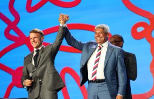 Em roteiro turístico pelo Pelourinho, Jerônimo Rodrigues apresenta a cultura baiana para Emmanuel Macron