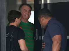 Laudo da Papudinha diz que Bolsonaro caminhou 5 km antes de passar mal e ser hospitalizado