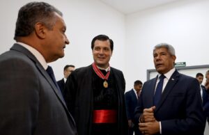 Governador prestigia posse do promotor Pedro Maia, reconduzido ao comando do MP baiano