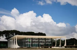 STF impõe 14 anos de prisão a homem por financiar atos de 8 de janeiro com Pix