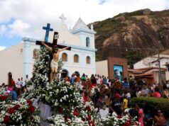 Em Milagres, Jerônimo Rodrigues une devoção, cultura e entregas para mobilidade e saúde