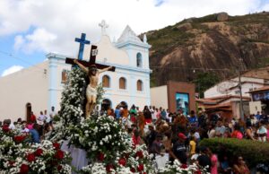 Em Milagres, Jerônimo Rodrigues une devoção, cultura e entregas para mobilidade e saúde
