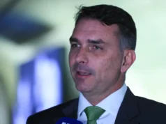 Flávio confirma encontro com Vorcaro após banqueiro ter sido preso