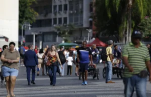 Crescimento populacional caiu para 0,37% em 2026, estima IBGE